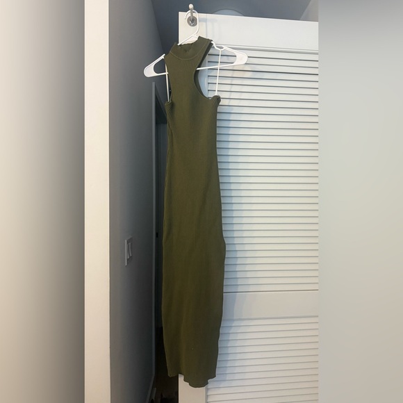 Kameli Boutique - Olive Syrah MIDI Dress - M/L - Picture 3 of 5